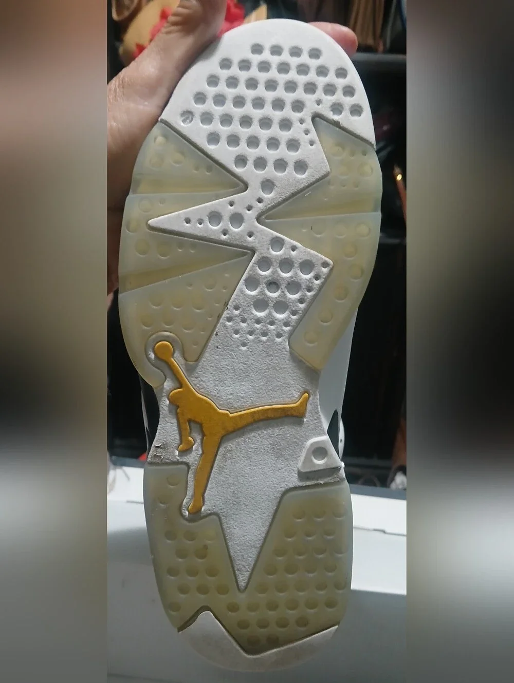 EUC Jordan Retro 6 Yellow Ochre Sneakers